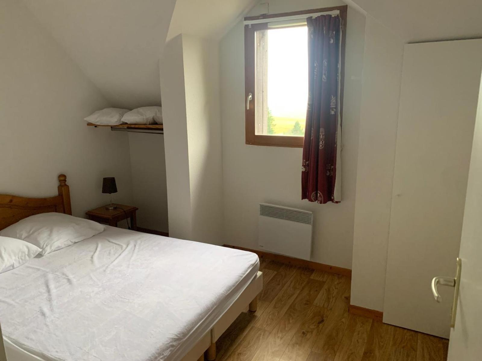 Dans Bois De La Reine, Et Saint Anastaise Apartment *