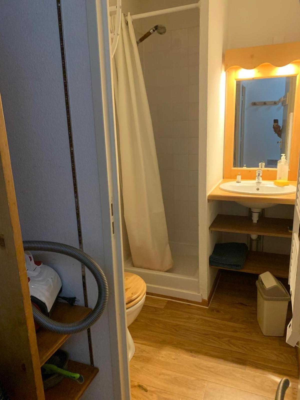 Dans Bois De La Reine, Et Saint Anastaise Apartment *